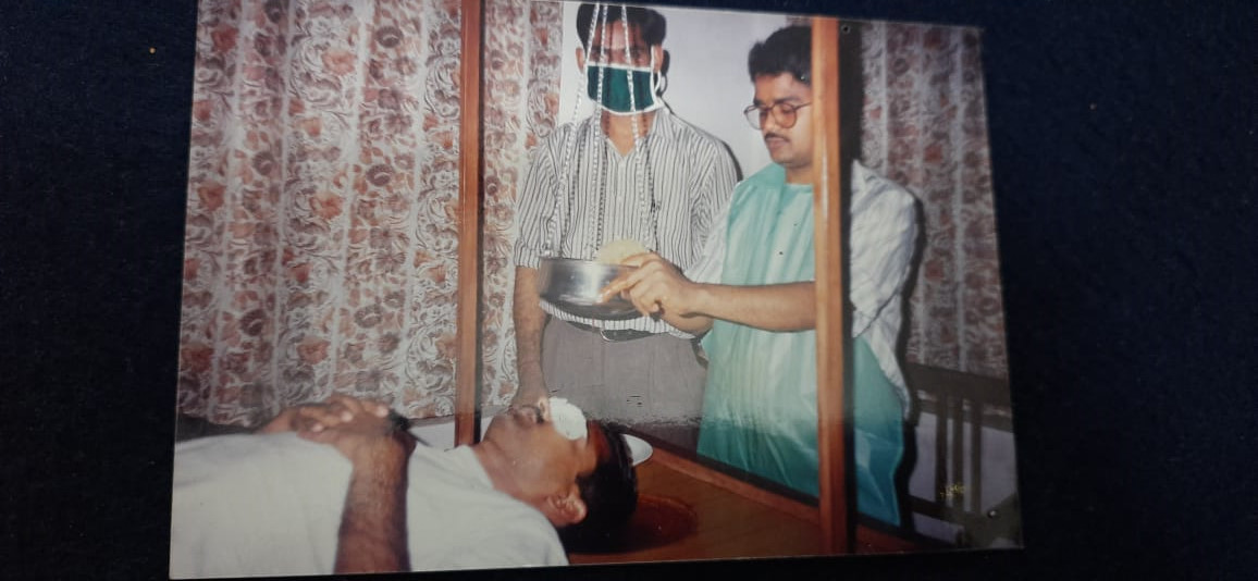 Shirodhara Treatment - Best Ayurveda Panchakarma Clinic in Patna India - Dr Ginni Jakhanwal - Jeevak
