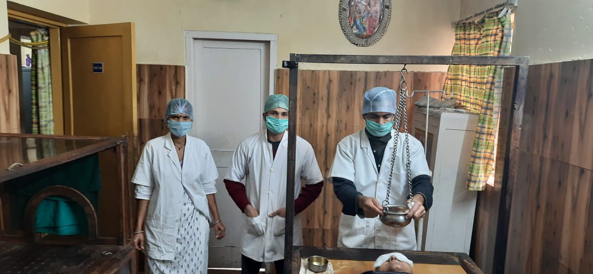 Shirodhara Treatment - Best Panchakarma Ayurveda Clinic in Patna India - Dr Ginni Jakhanwal - Jeevak
